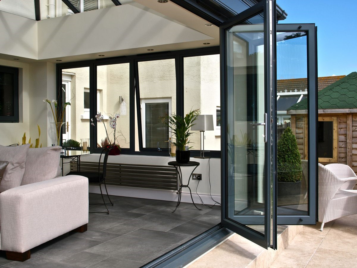 Villa morden design glass door double glass waterproof new type of folding doors